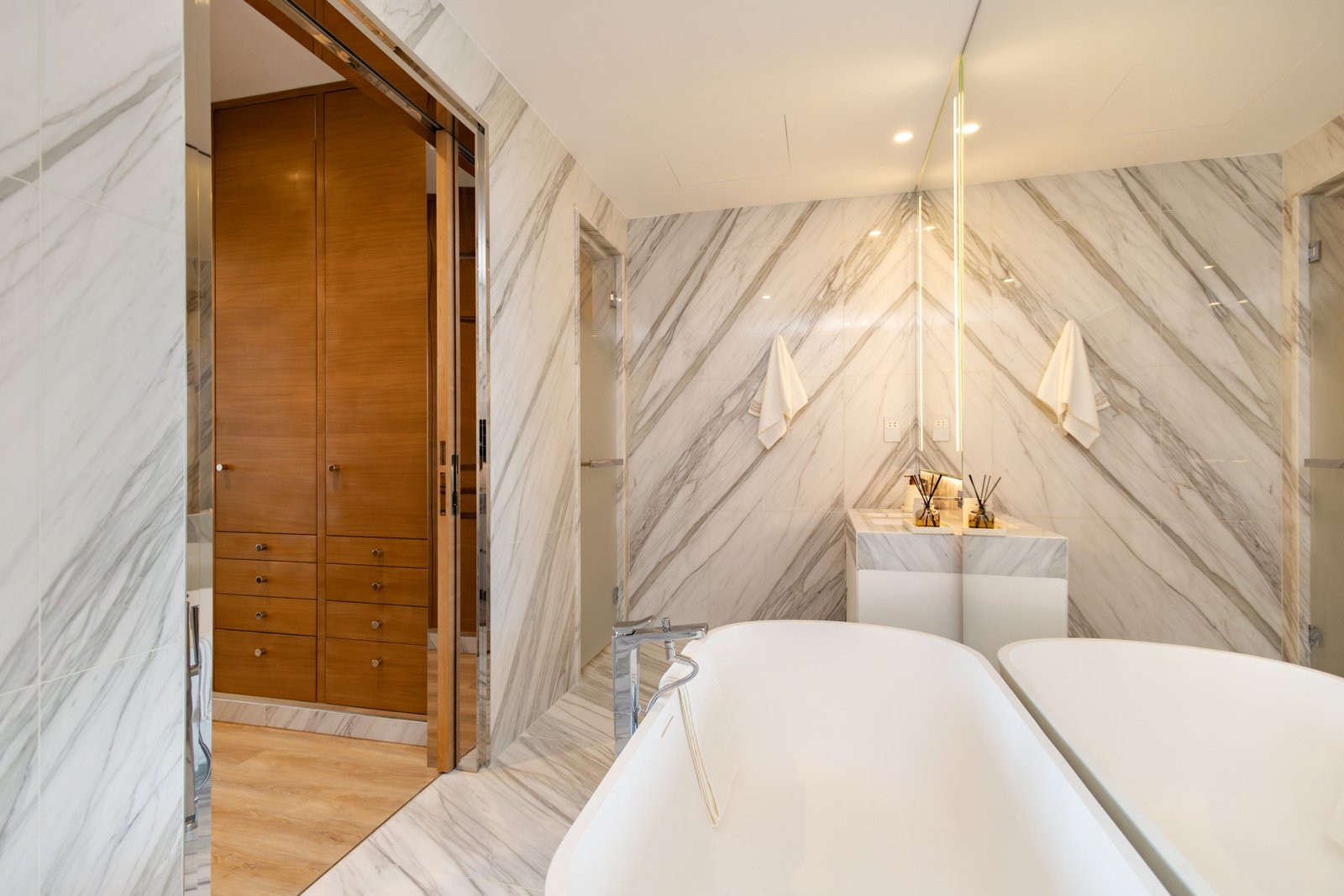 2 Bedroom Apartment for Sale at The Royal Atlantis with Sea View – Fully Furnished Luxury Residence