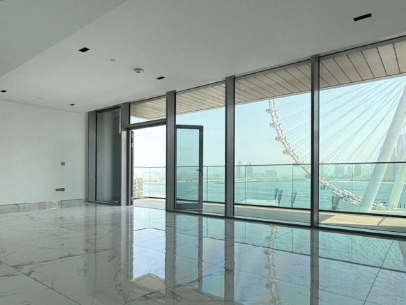 2 bedroom sea view apartment in Bluewaters Dubai