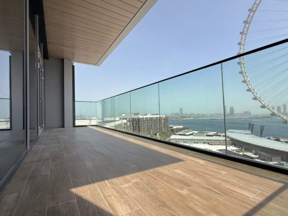 2 bedroom sea view apartment in Bluewaters Dubai