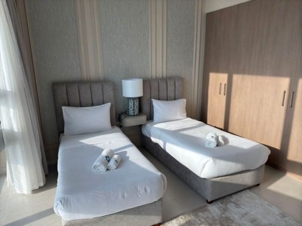 Grand Dubai Creek Harbour 3-bedroom apartment with Burj view