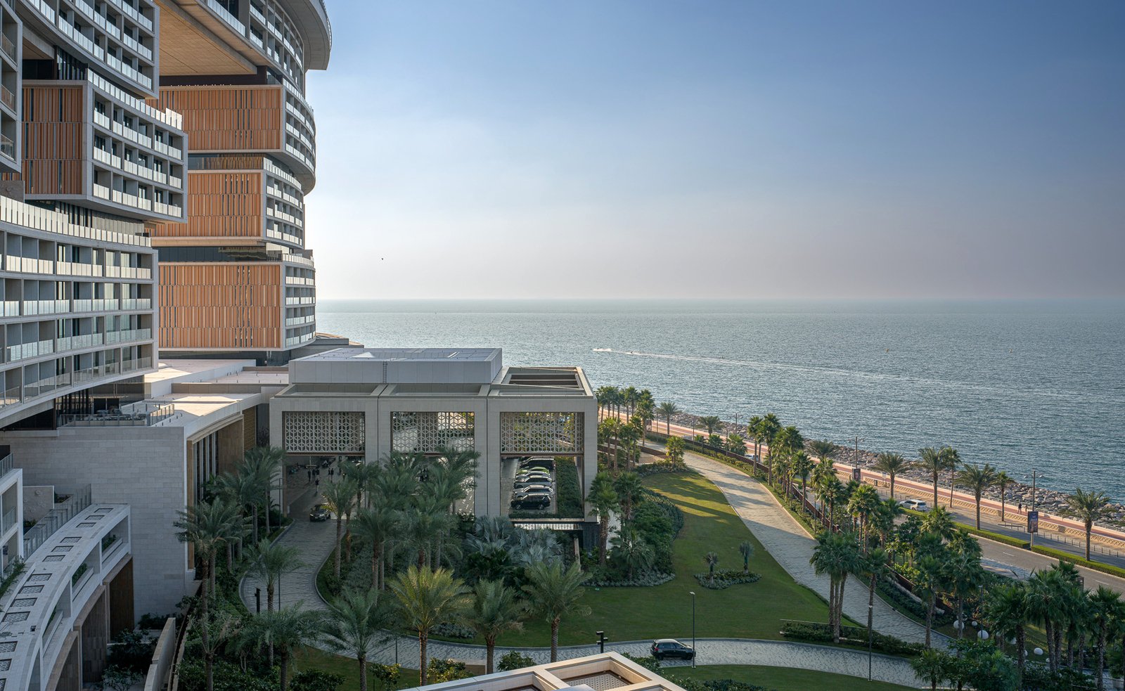 2 bedroom for rent in Royal Atlantis Palm Jumeirah with sea view