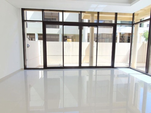 Upgraded 3 bedroom townhouse for rent in Damac Hills with garden and golf view
