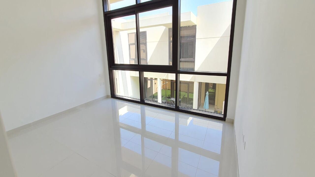 Upgraded 3 bedroom townhouse for rent in Damac Hills with garden and golf view
