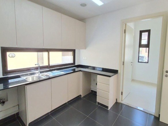 Upgraded 3 bedroom townhouse for rent in Damac Hills with garden and golf view