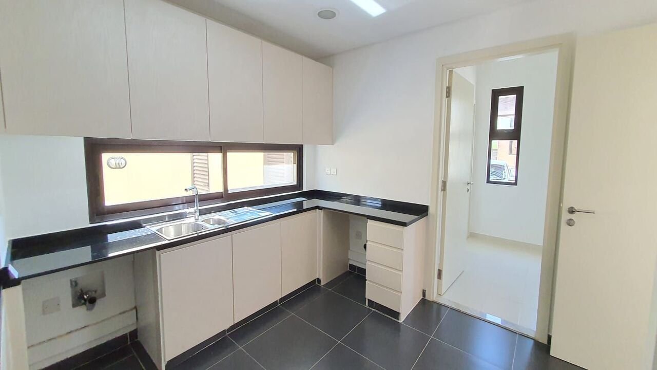 Upgraded 3 bedroom townhouse for rent in Damac Hills with garden and golf view