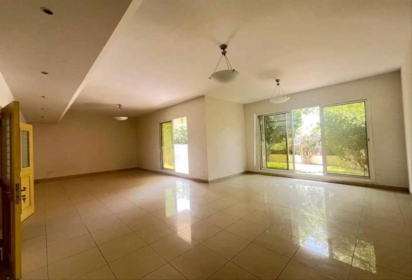 3 bedroom villa for rent in Umm Suqeim with garden and shared amenities