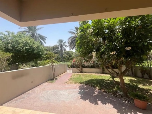 3 bedroom villa for rent in Umm Suqeim with garden and shared amenities