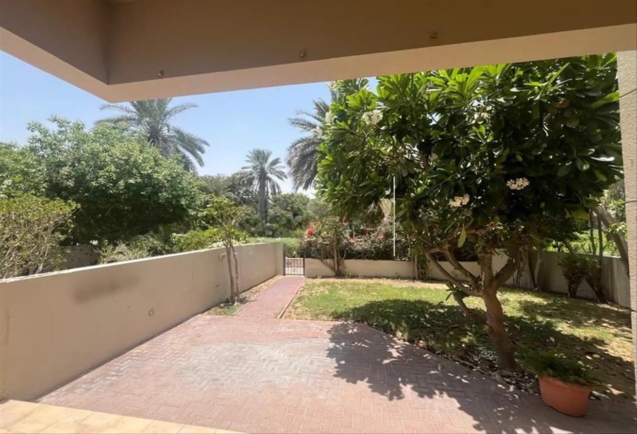 3 bedroom villa for rent in Umm Suqeim with garden and shared amenities