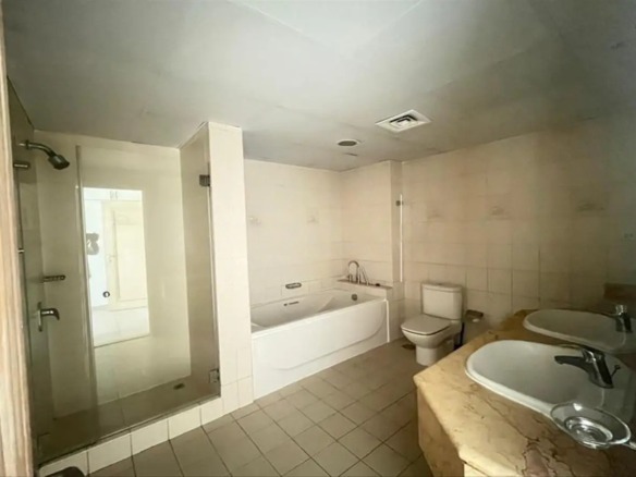 3 bedroom villa for rent in Umm Suqeim with garden and shared amenities