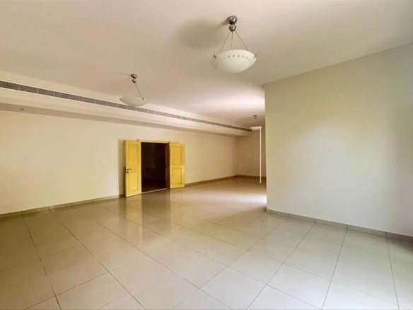 3 bedroom villa for rent in Umm Suqeim with garden and shared amenities