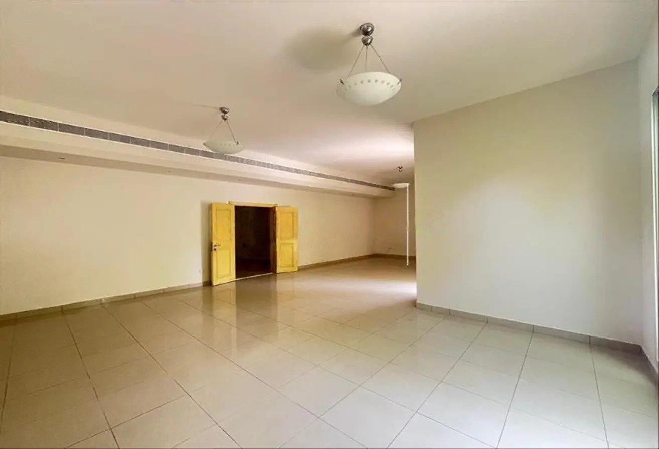 3 bedroom villa for rent in Umm Suqeim with garden and shared amenities