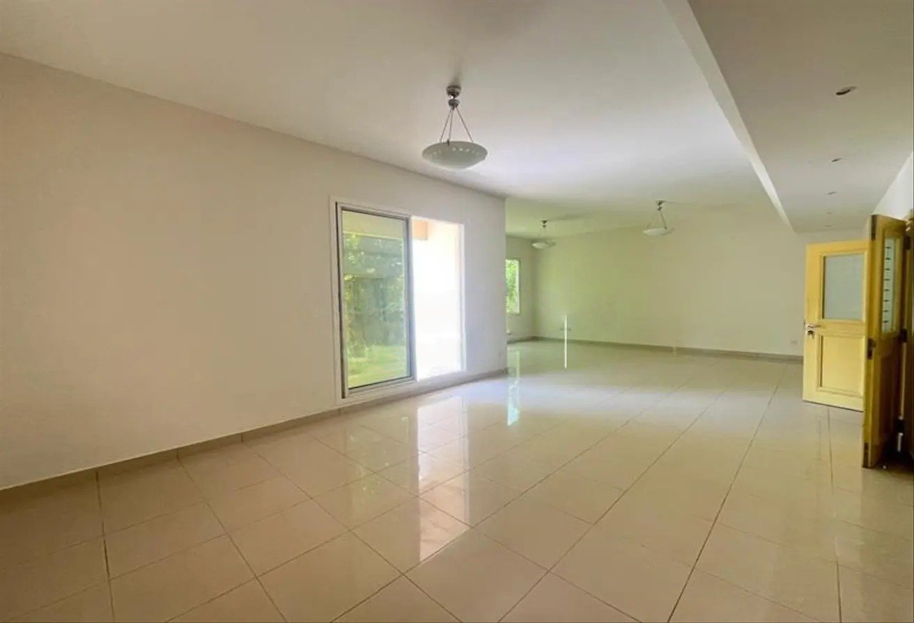 3 bedroom villa for rent in Umm Suqeim with garden and shared amenities