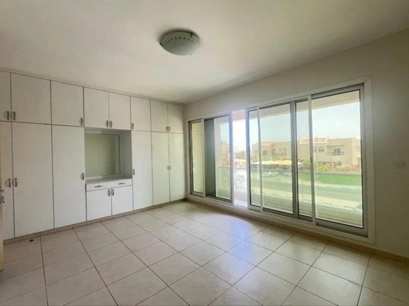 3 bedroom villa for rent in Umm Suqeim with garden and shared amenities