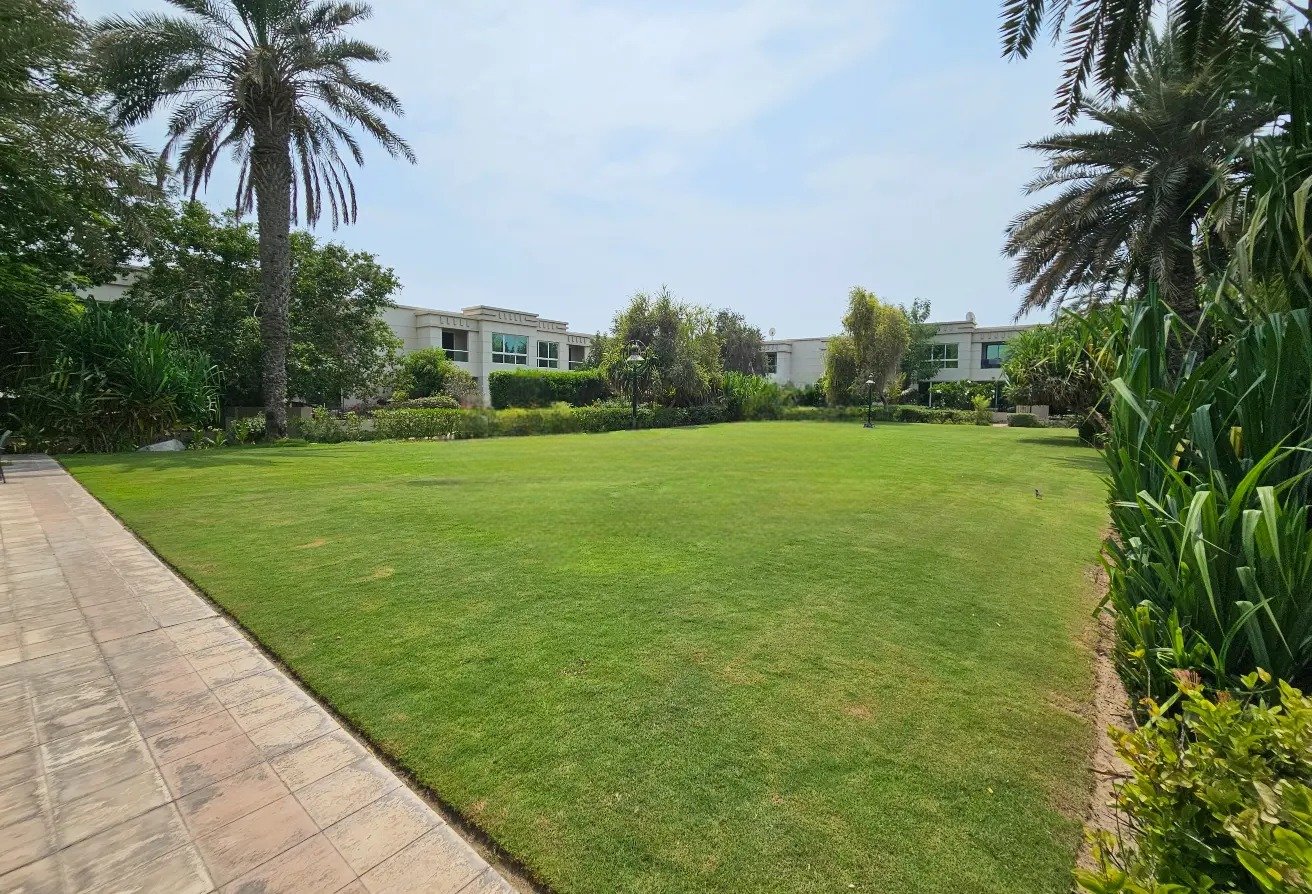 3 bedroom villa for rent in Umm Suqeim with garden and shared amenities