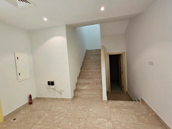 3 bedroom villa for rent in Umm Suqeim with garden and shared amenities