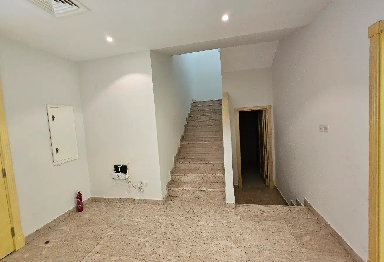 3 bedroom villa for rent in Umm Suqeim with garden and shared amenities