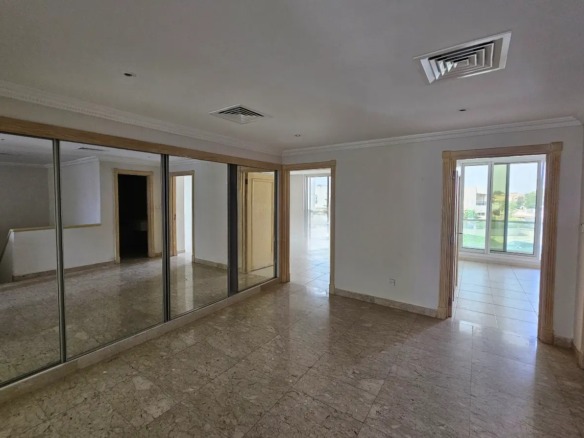 3 bedroom villa for rent in Umm Suqeim with garden and shared amenities