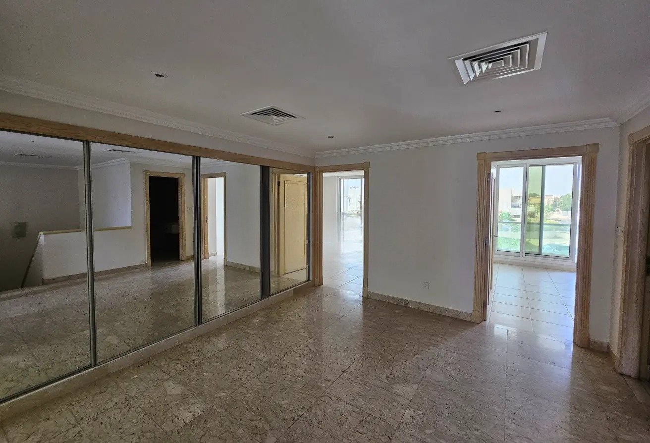 3 bedroom villa for rent in Umm Suqeim with garden and shared amenities