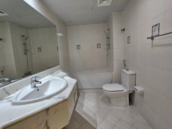 3 bedroom villa for rent in Umm Suqeim with garden and shared amenities