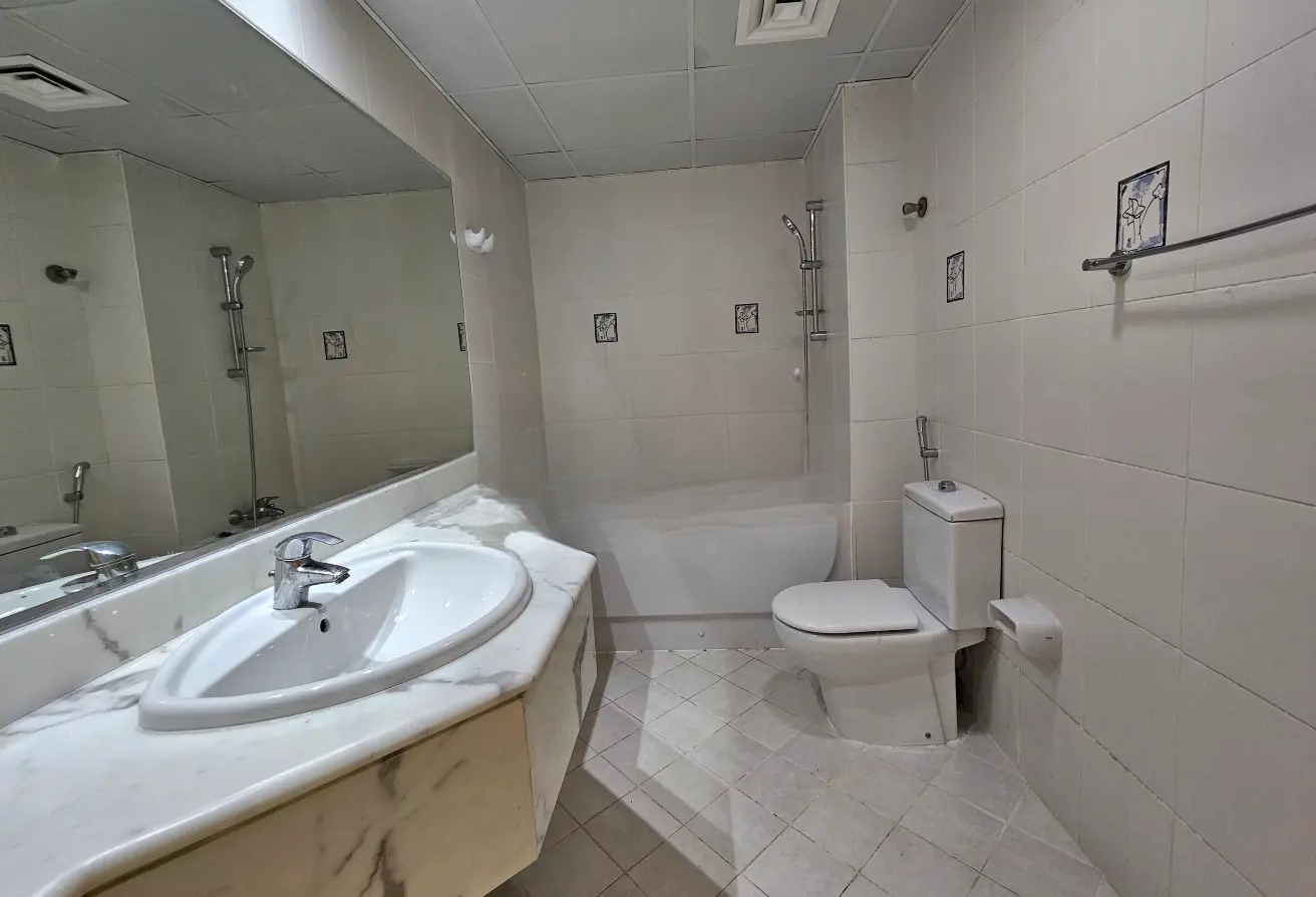 3 bedroom villa for rent in Umm Suqeim with garden and shared amenities