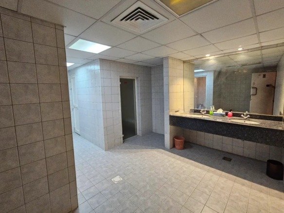 3 bedroom villa for rent in Umm Suqeim with garden and shared amenities
