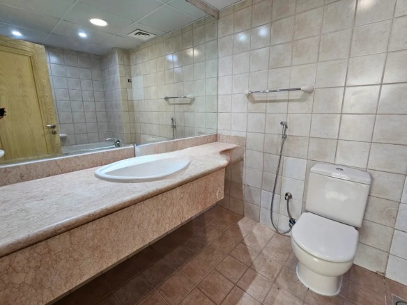3 bedroom villa for rent in Umm Suqeim with garden and shared amenities