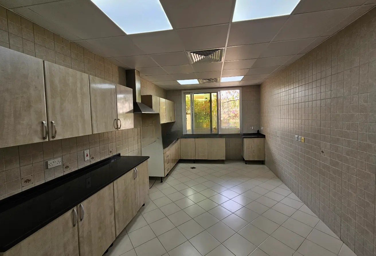 3 bedroom villa for rent in Umm Suqeim with garden and shared amenities