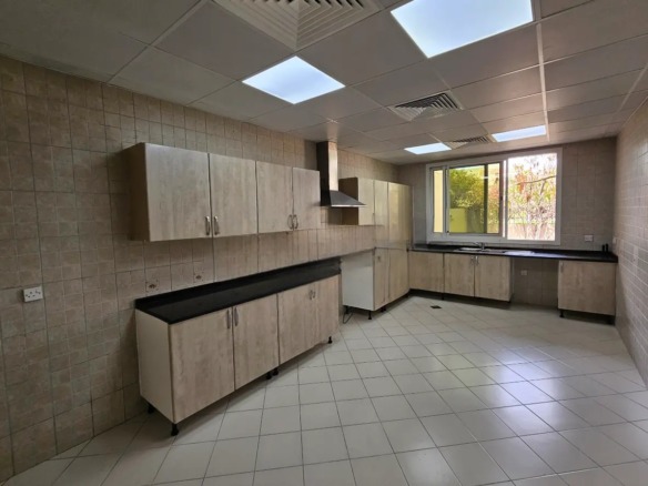 3 bedroom villa for rent in Umm Suqeim with garden and shared amenities