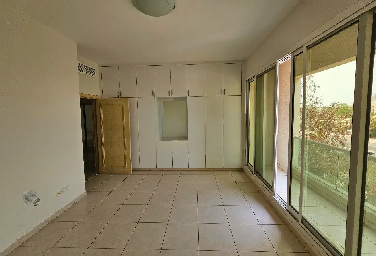 3 bedroom villa for rent in Umm Suqeim with garden and shared amenities