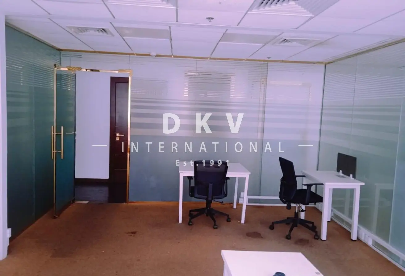 Fairmont Dubai office – 1,961 sqft fitted workspace with glass partitions on Sheikh Zayed Road