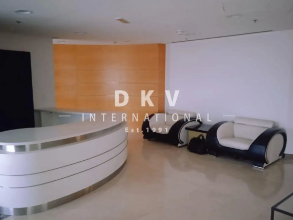 Fairmont Dubai office – 1,625 sqft fitted workspace with glass partitions on Sheikh Zayed Road